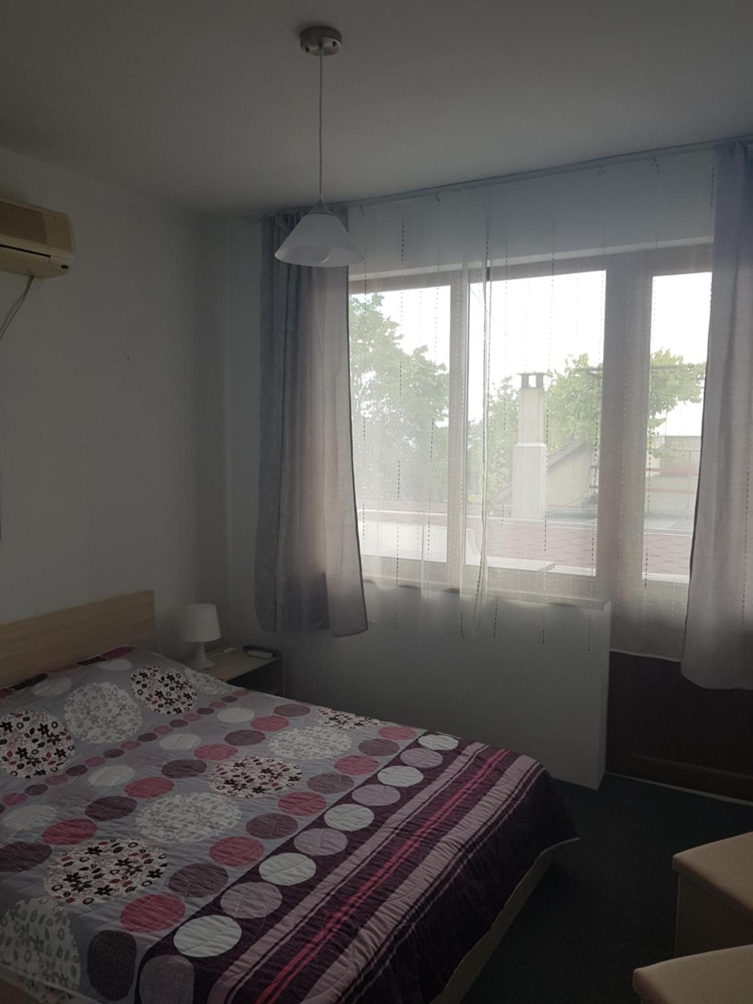 Guest Rooms Radost Balcic Exterior foto