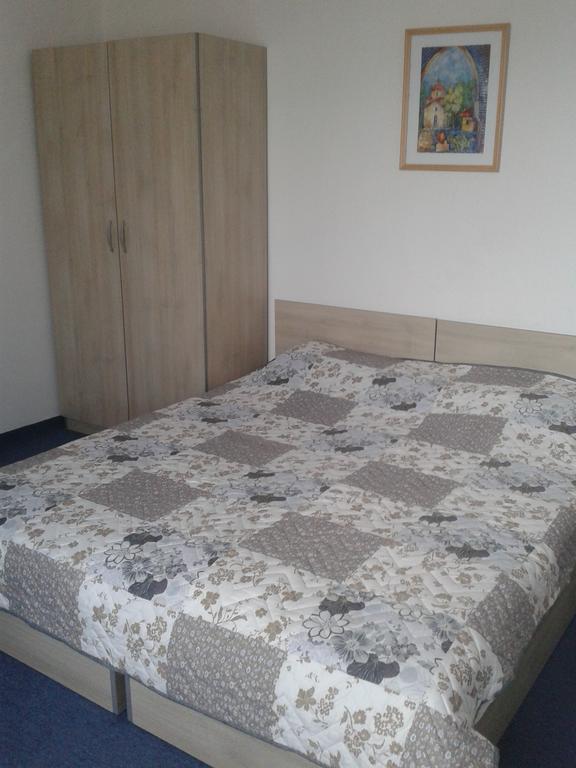Guest Rooms Radost Balcic Exterior foto