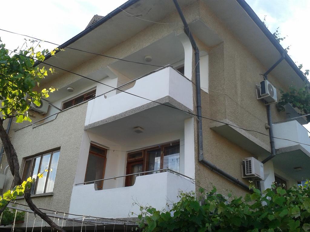 Guest Rooms Radost Balcic Exterior foto