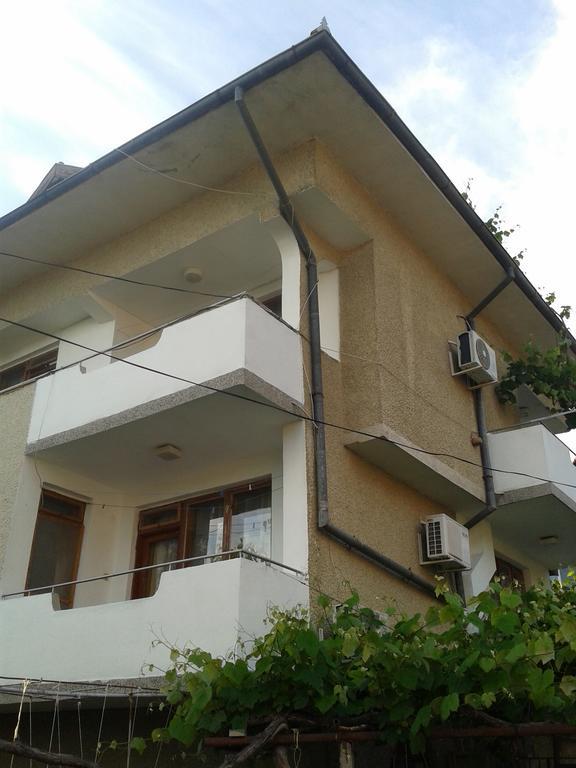 Guest Rooms Radost Balcic Exterior foto