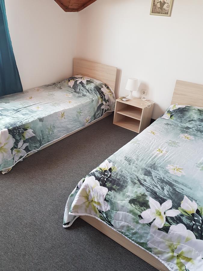 Guest Rooms Radost Balcic Exterior foto