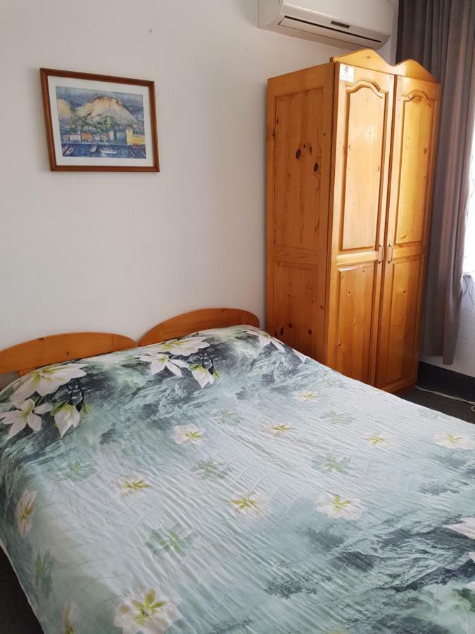 Guest Rooms Radost Balcic Exterior foto
